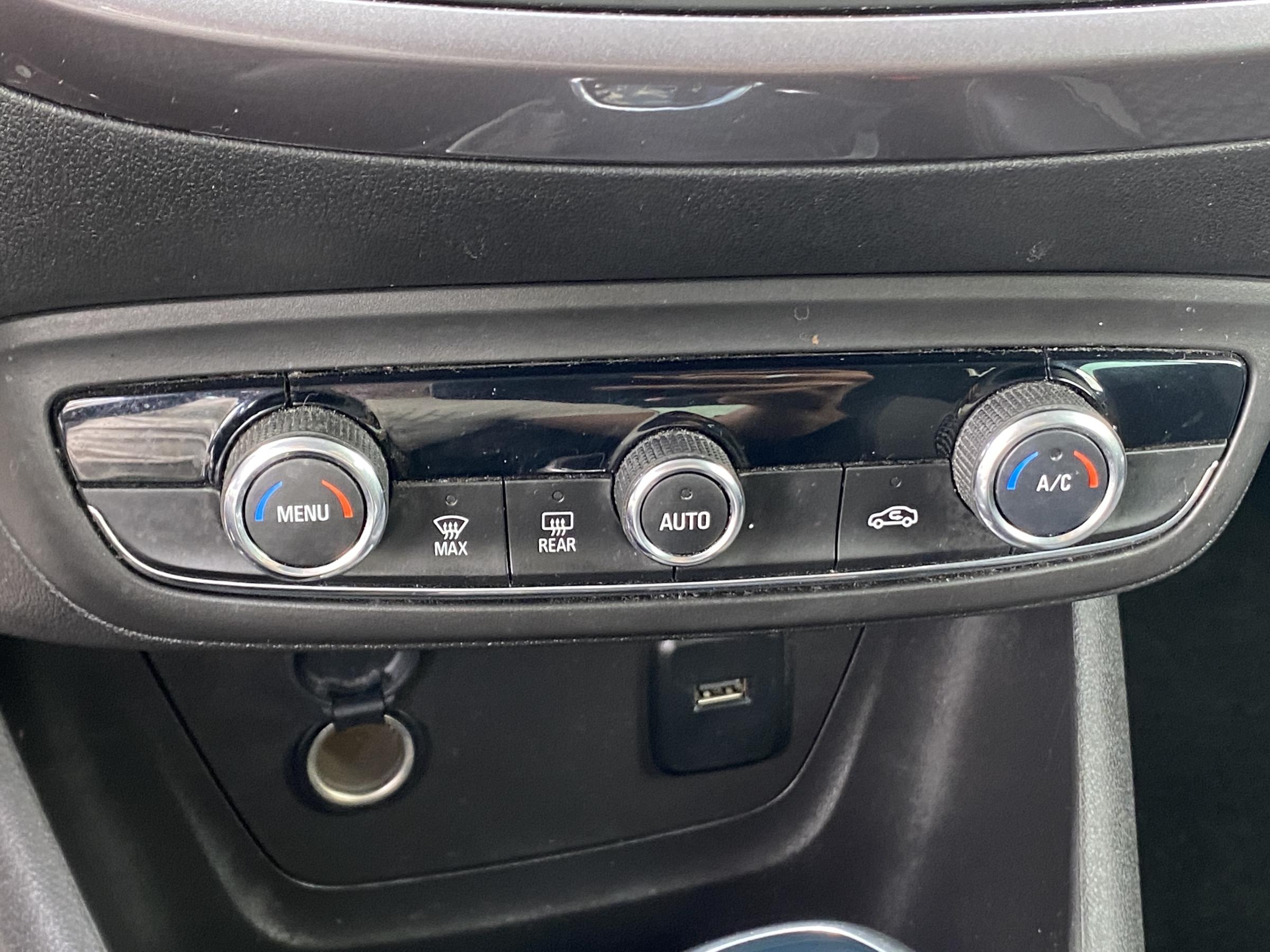 Vauxhall Crossland X, 2019 - pohled č. 16