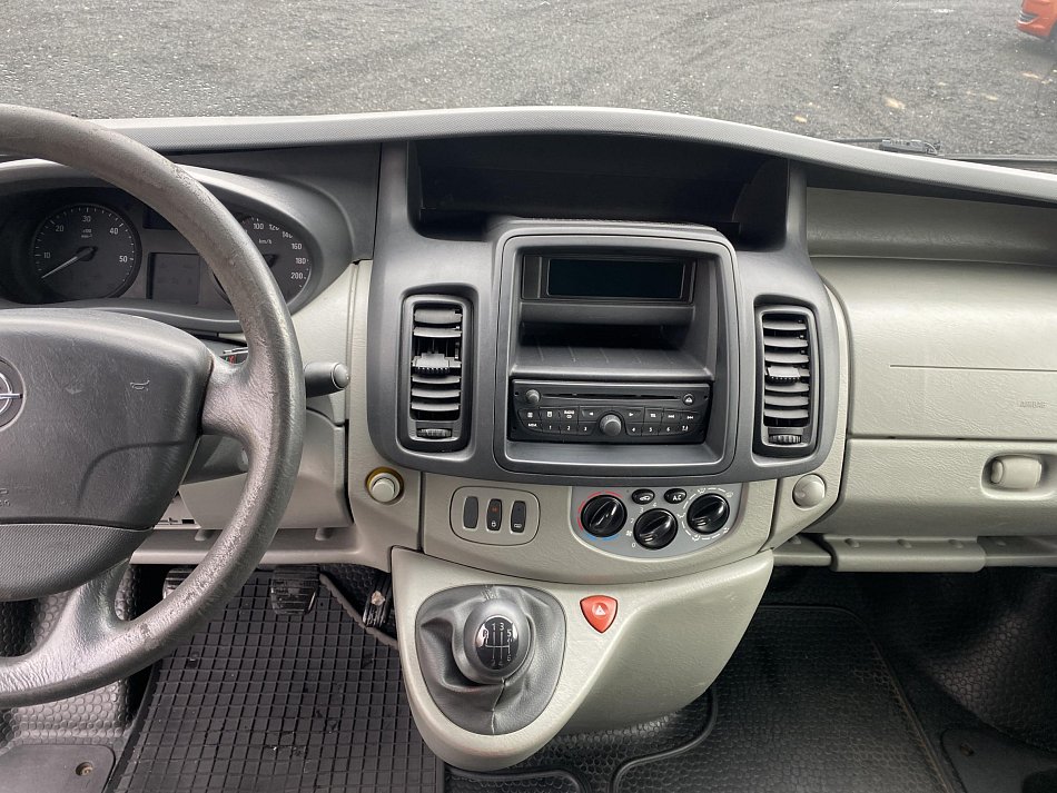 Opel Vivaro 2.0CDTi  6míst