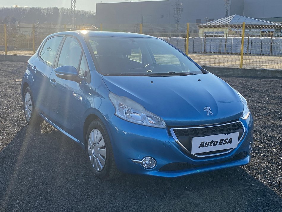 Peugeot 208 1.2i 