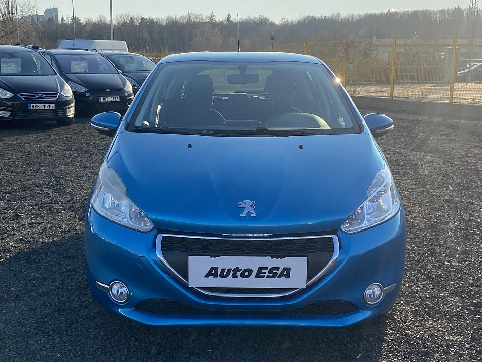 Peugeot 208 1.2i 