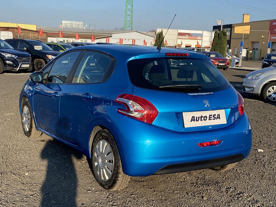 Peugeot 208 1.2i 