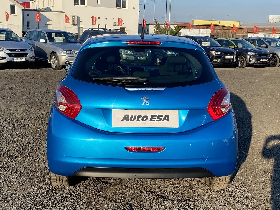 Peugeot 208 1.2i 