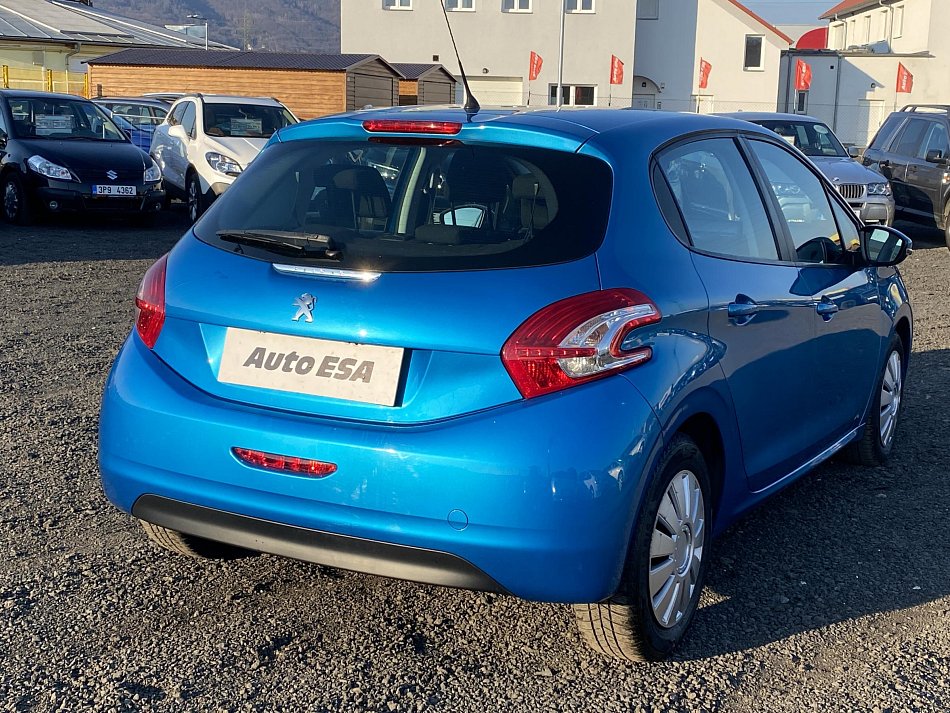 Peugeot 208 1.2i 