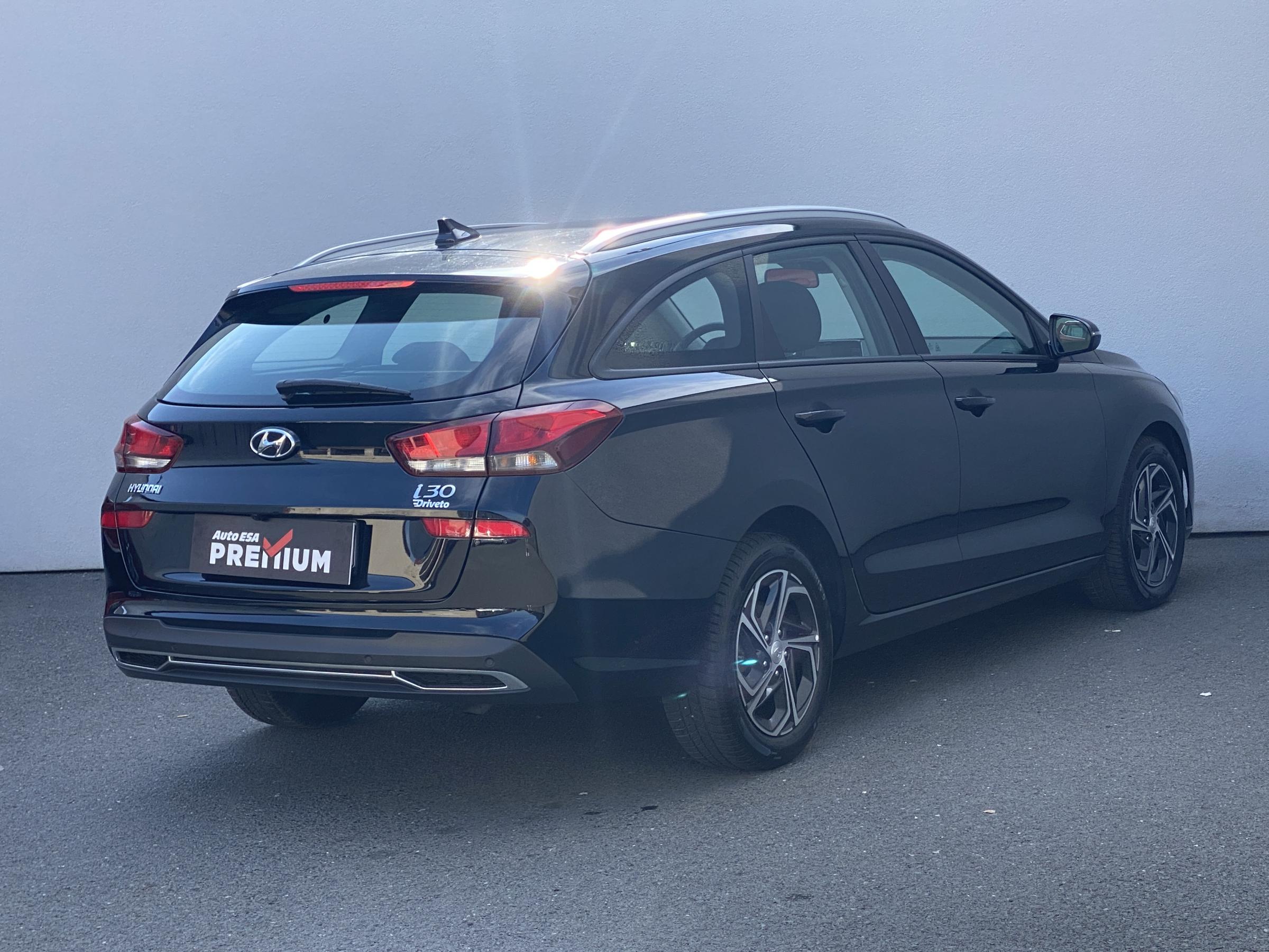 Hyundai i30, 2022 - pohled č. 4