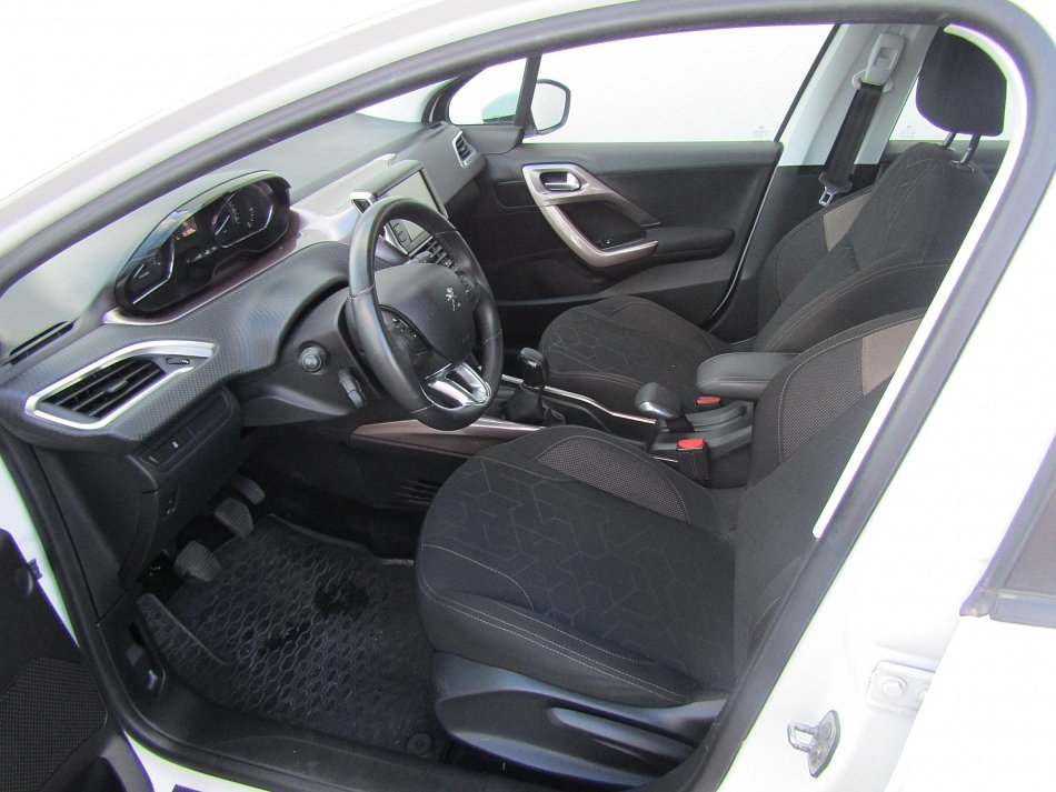 Peugeot 2008 1.2VTi Active