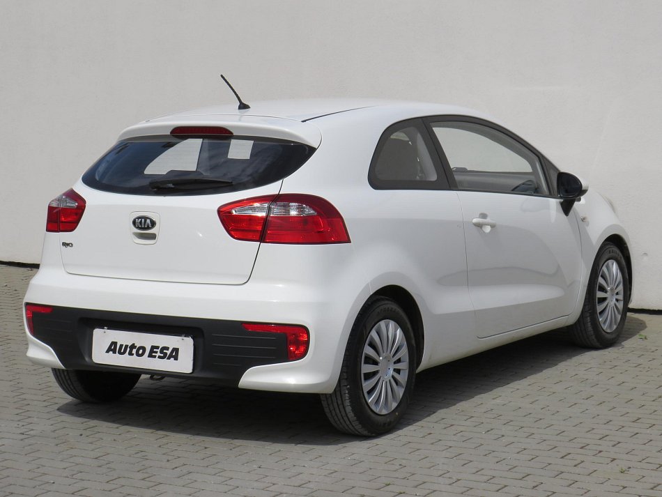 Kia Rio 1.3i 