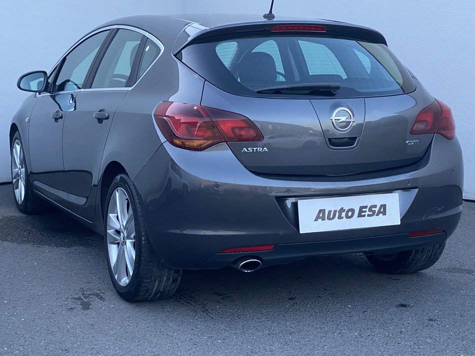 Opel Astra 2.0 CDTi 