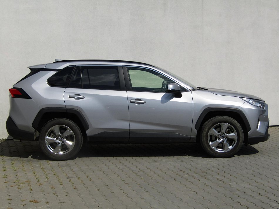 Toyota RAV4 2.0 VVT-i 