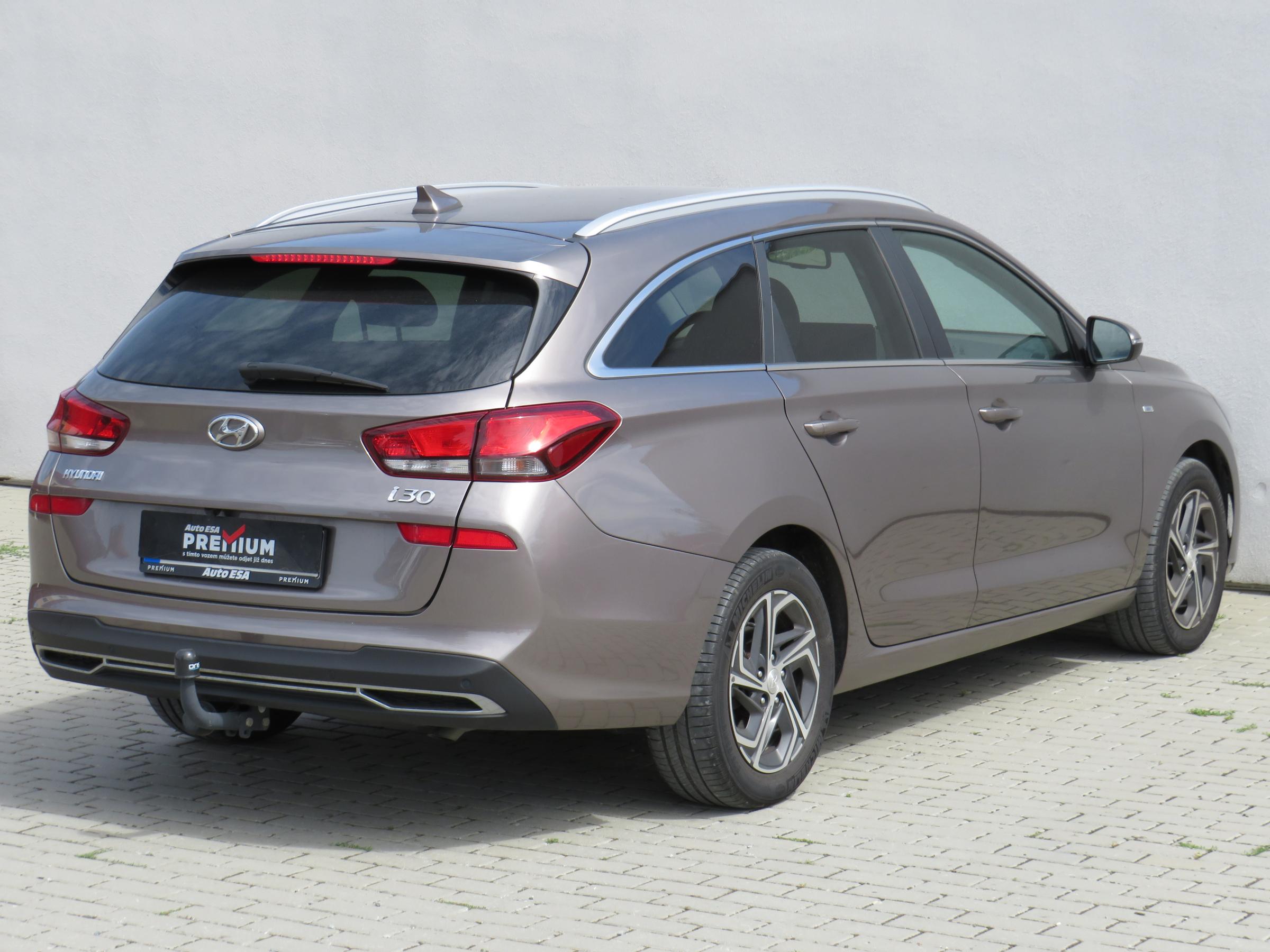 Hyundai i30, 2020 - pohled č. 4