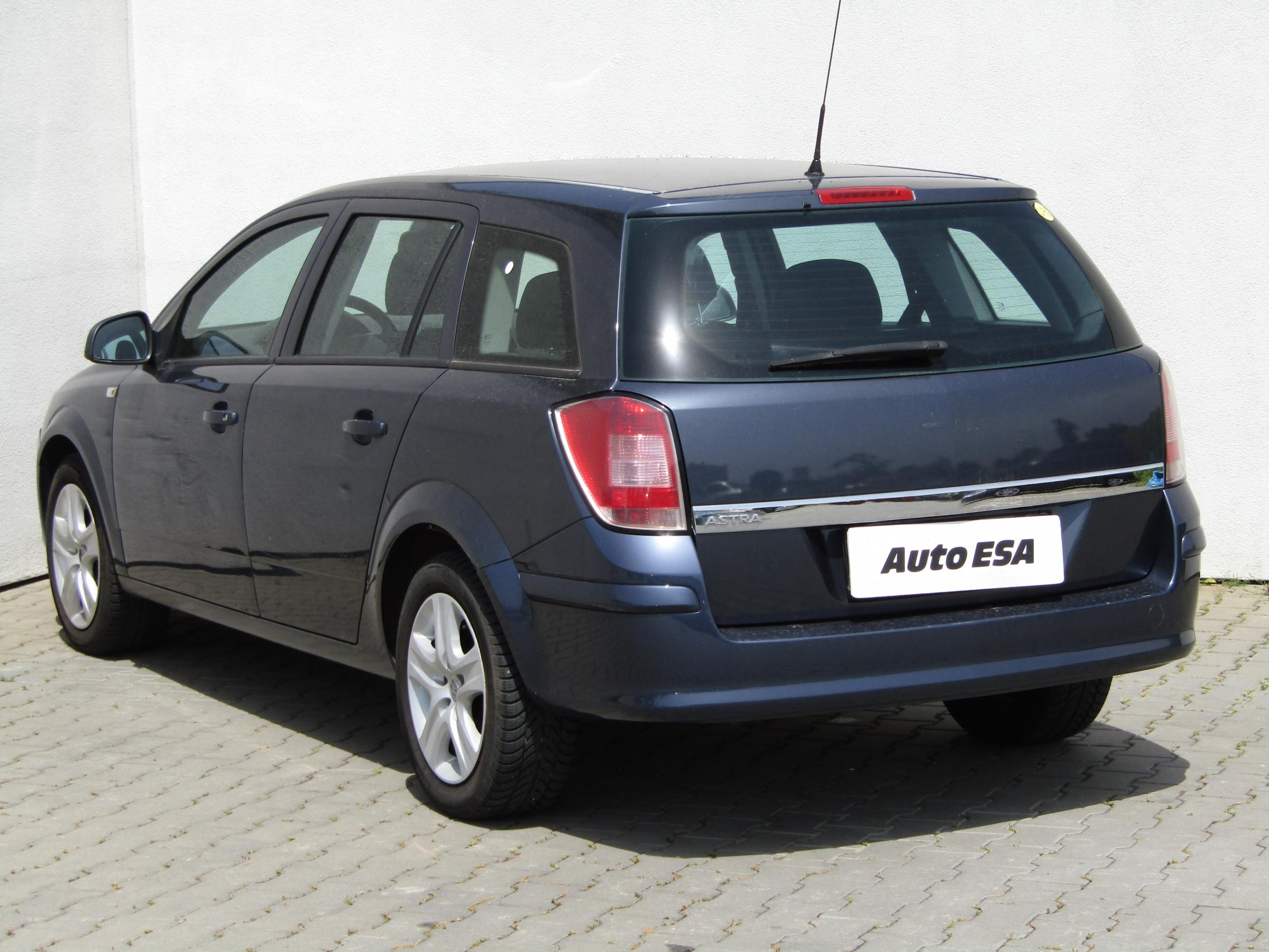 Opel Astra, 2010 - pohled č. 6
