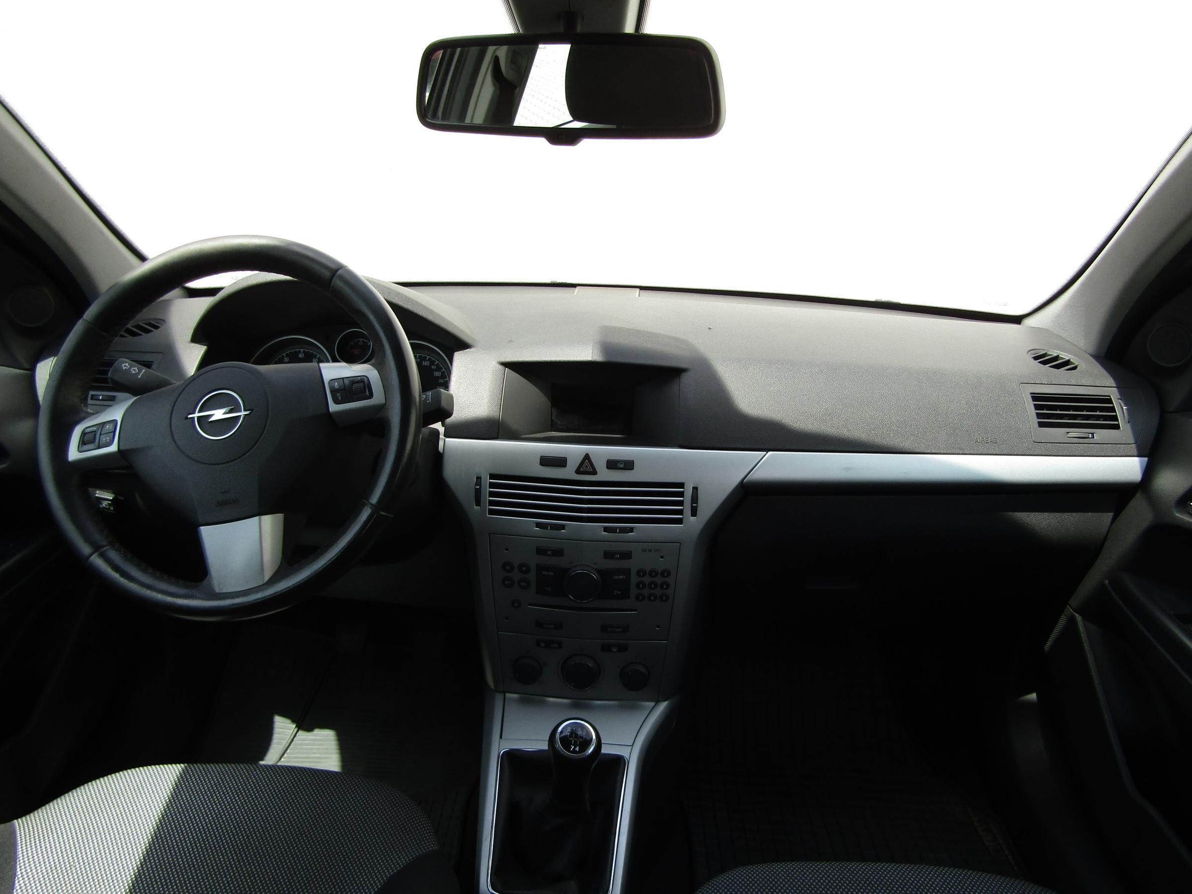 Opel Astra, 2010 - pohled č. 9