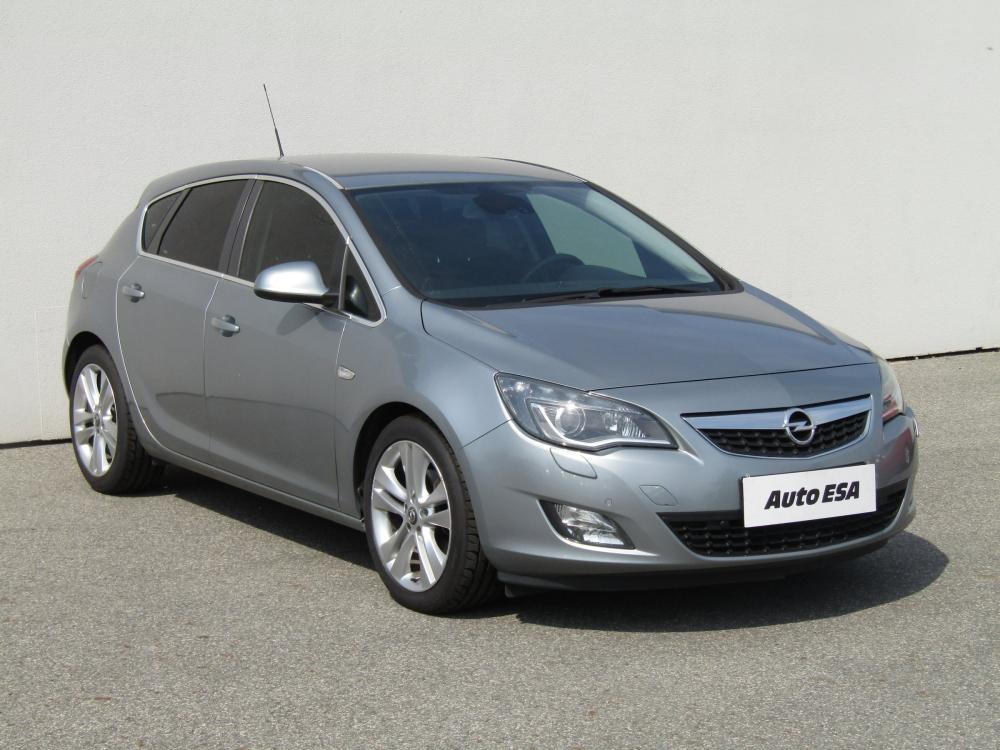 Opel Astra, 2009 - celkový pohled