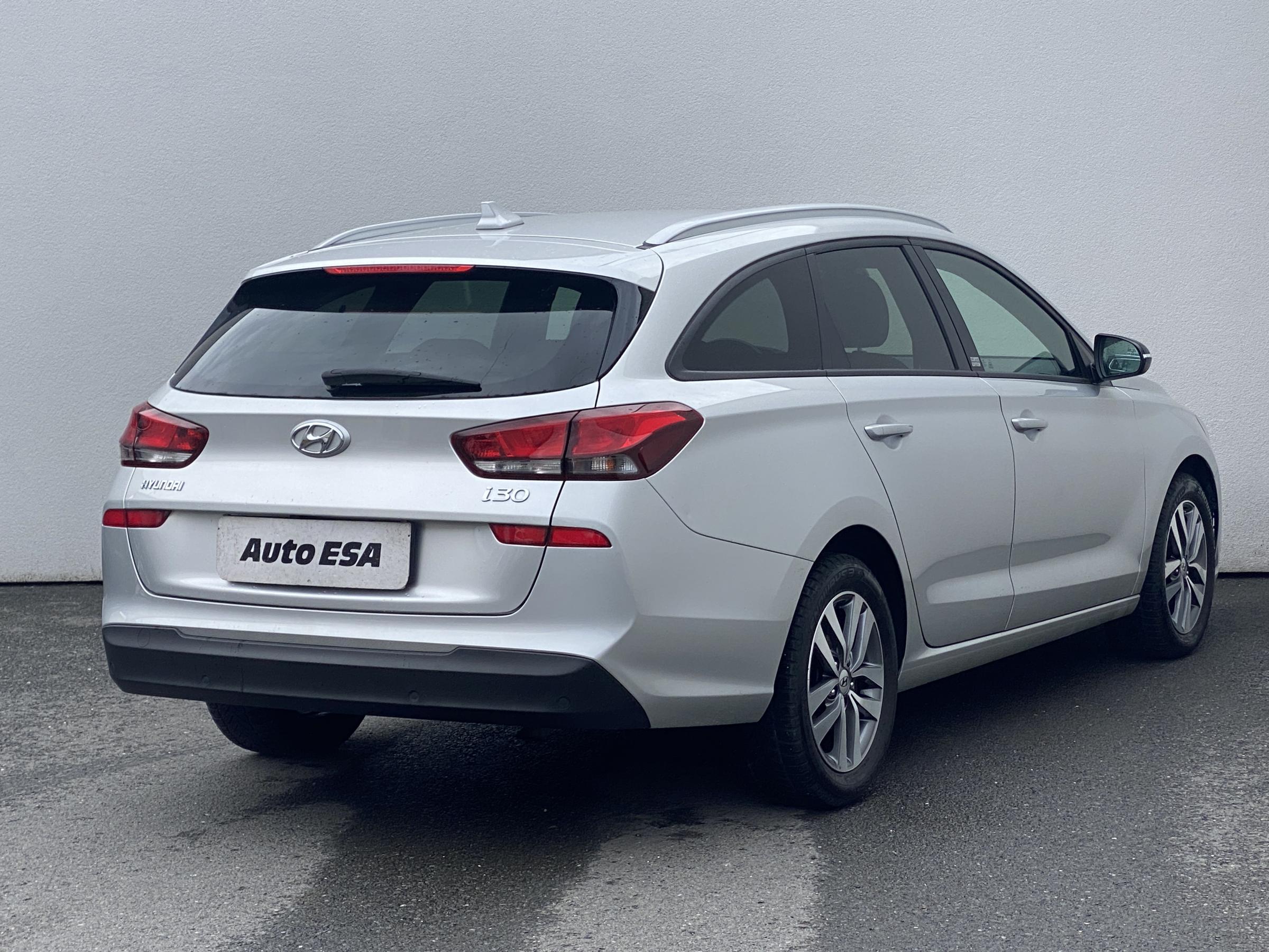 Hyundai i30, 2018 - pohled č. 4