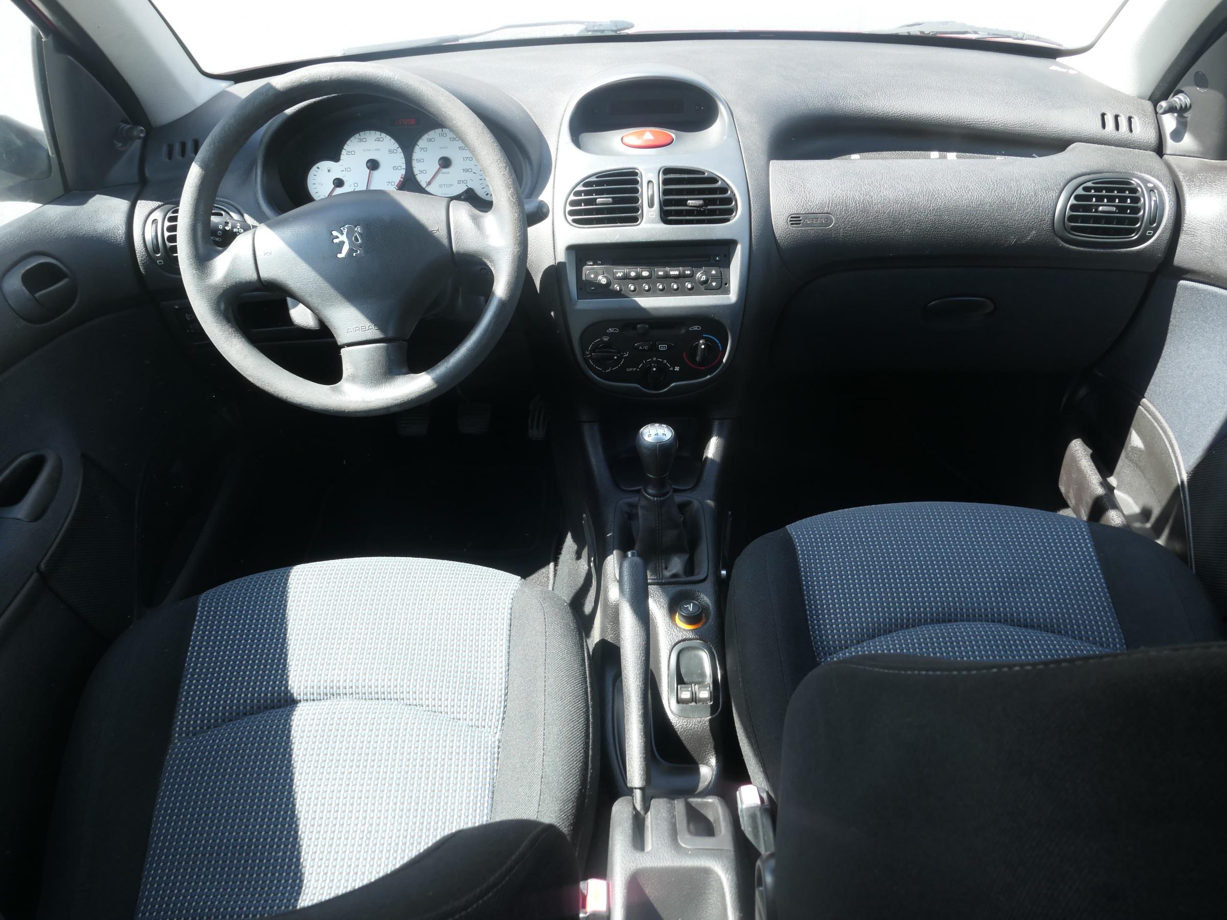 Peugeot 206, 2004 - pohled č. 8