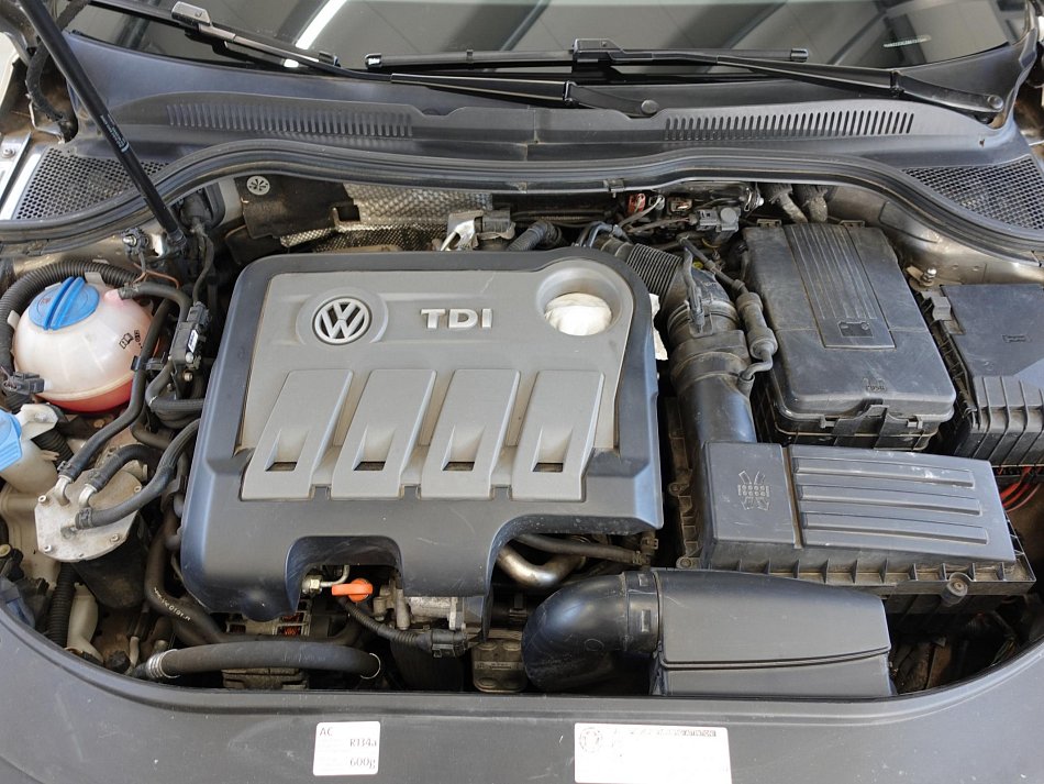 Volkswagen Passat CC 2.0 TDi 