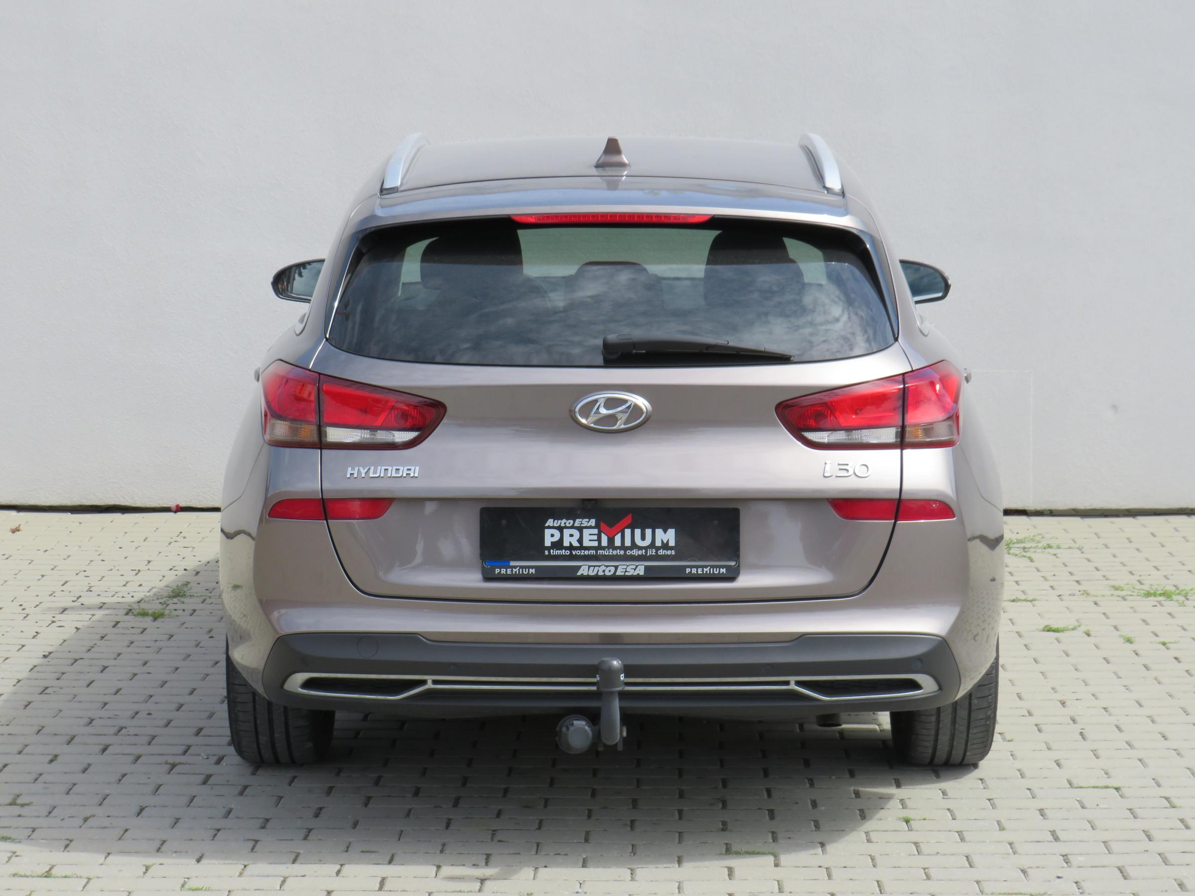 Hyundai i30, 2020 - pohled č. 5