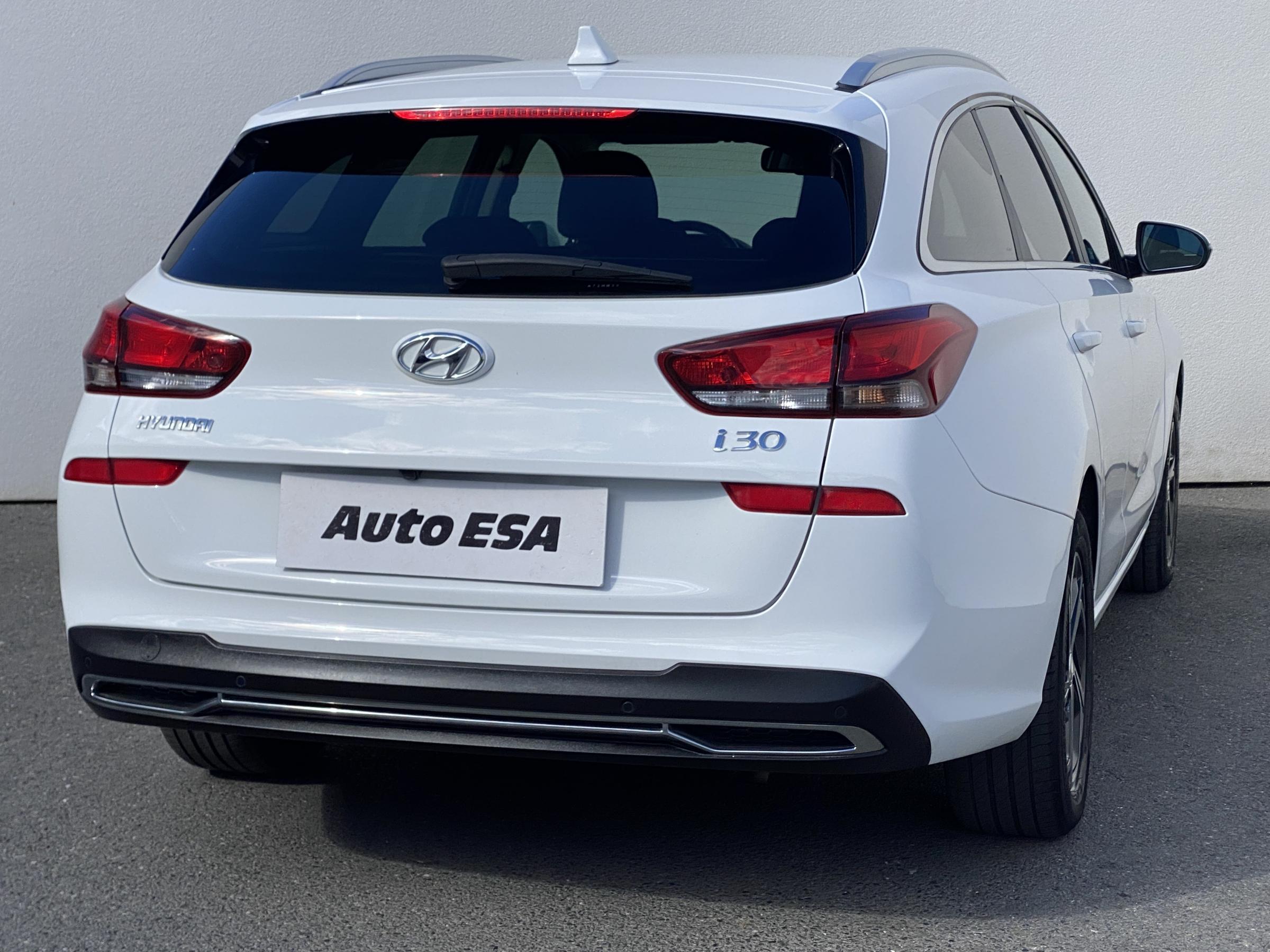 Hyundai i30, 2021 - pohled č. 4