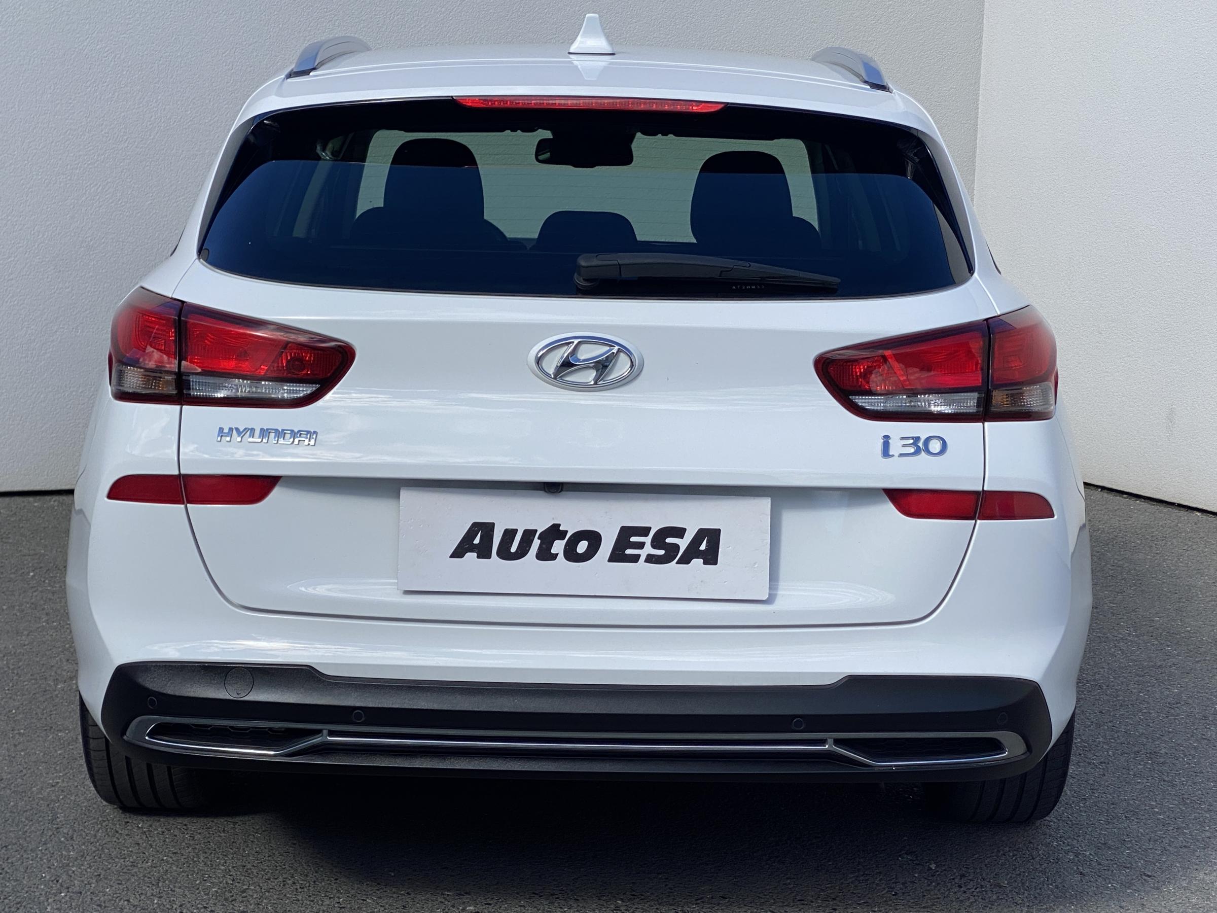 Hyundai i30, 2021 - pohled č. 5