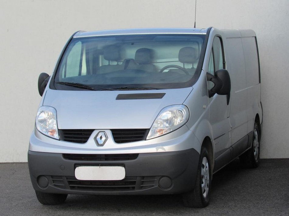 Renault Trafic 2.0dCi  8míst