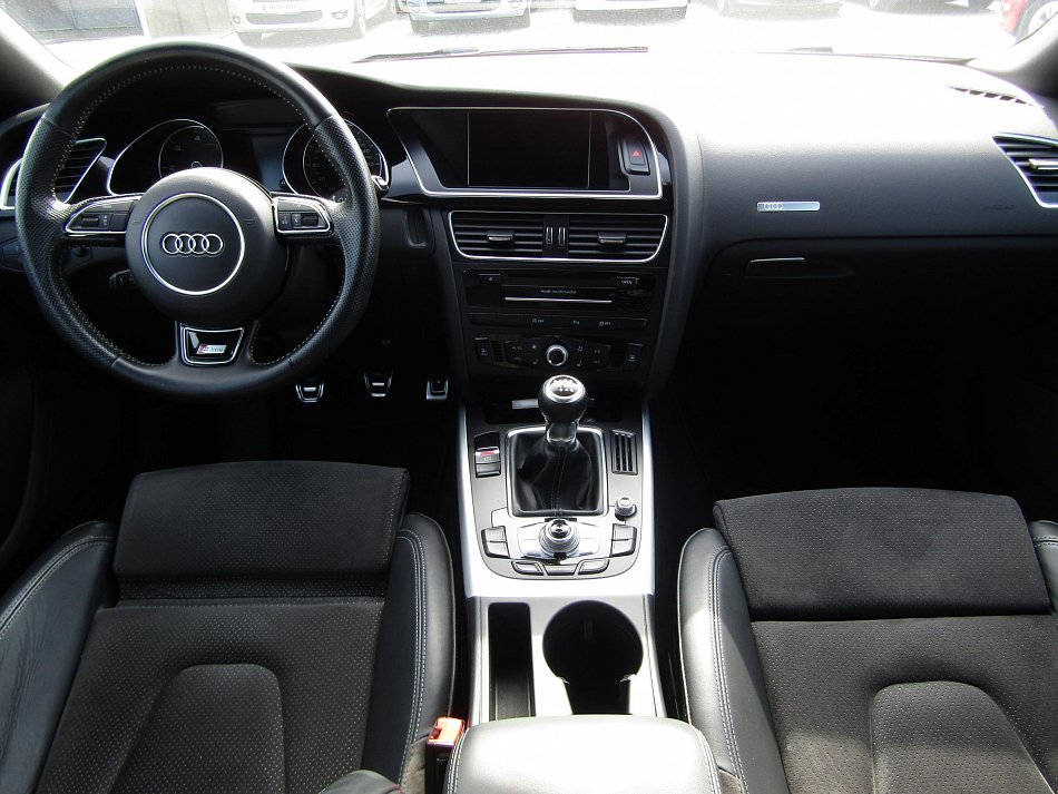 Audi A5 2.0TDi S-line