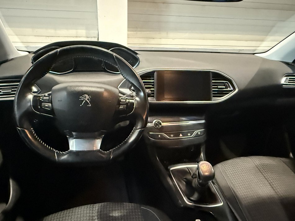 Peugeot 308 1.2i 