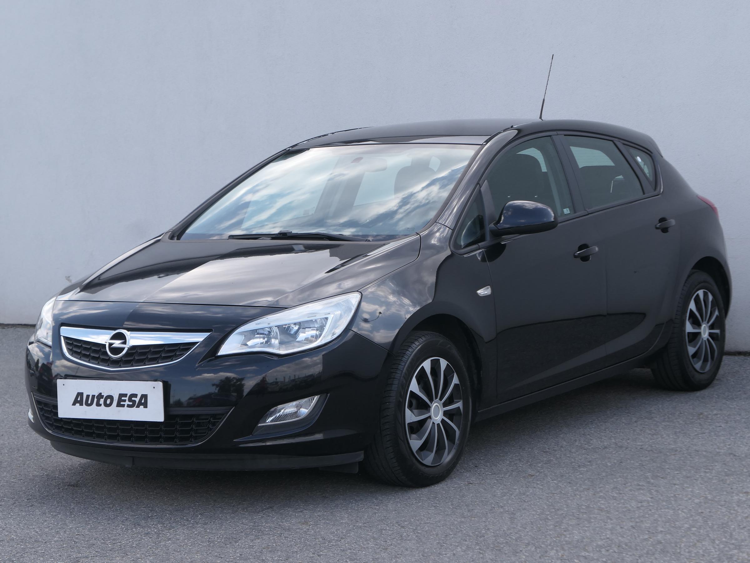 Opel Astra, 2010 - pohled č. 3