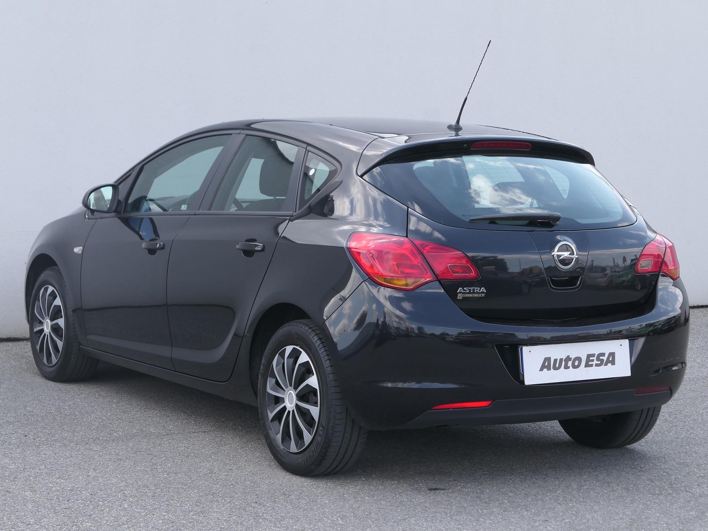 Opel Astra, 2010 - pohled č. 6