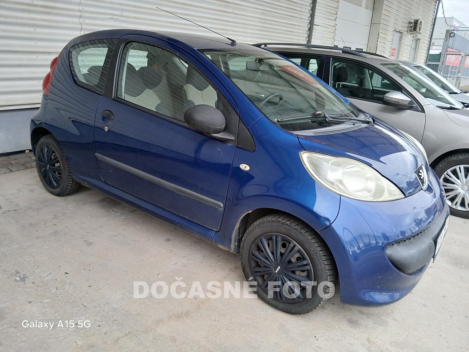 Peugeot 107 1.0 i 