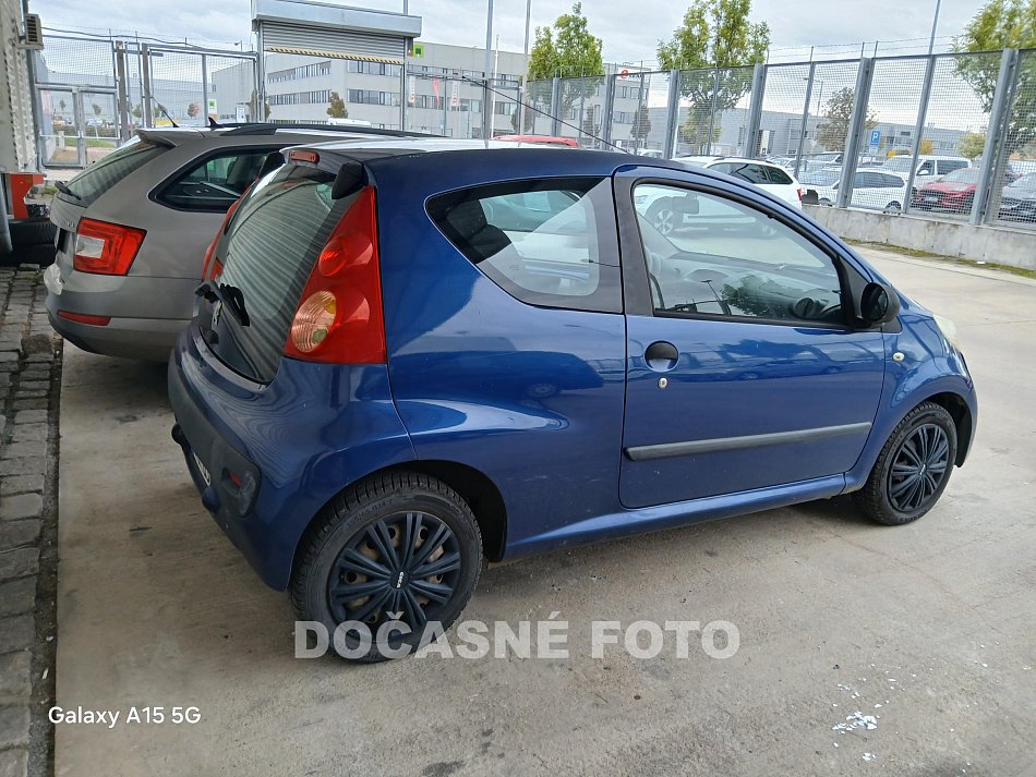 Peugeot 107 1.0 i 