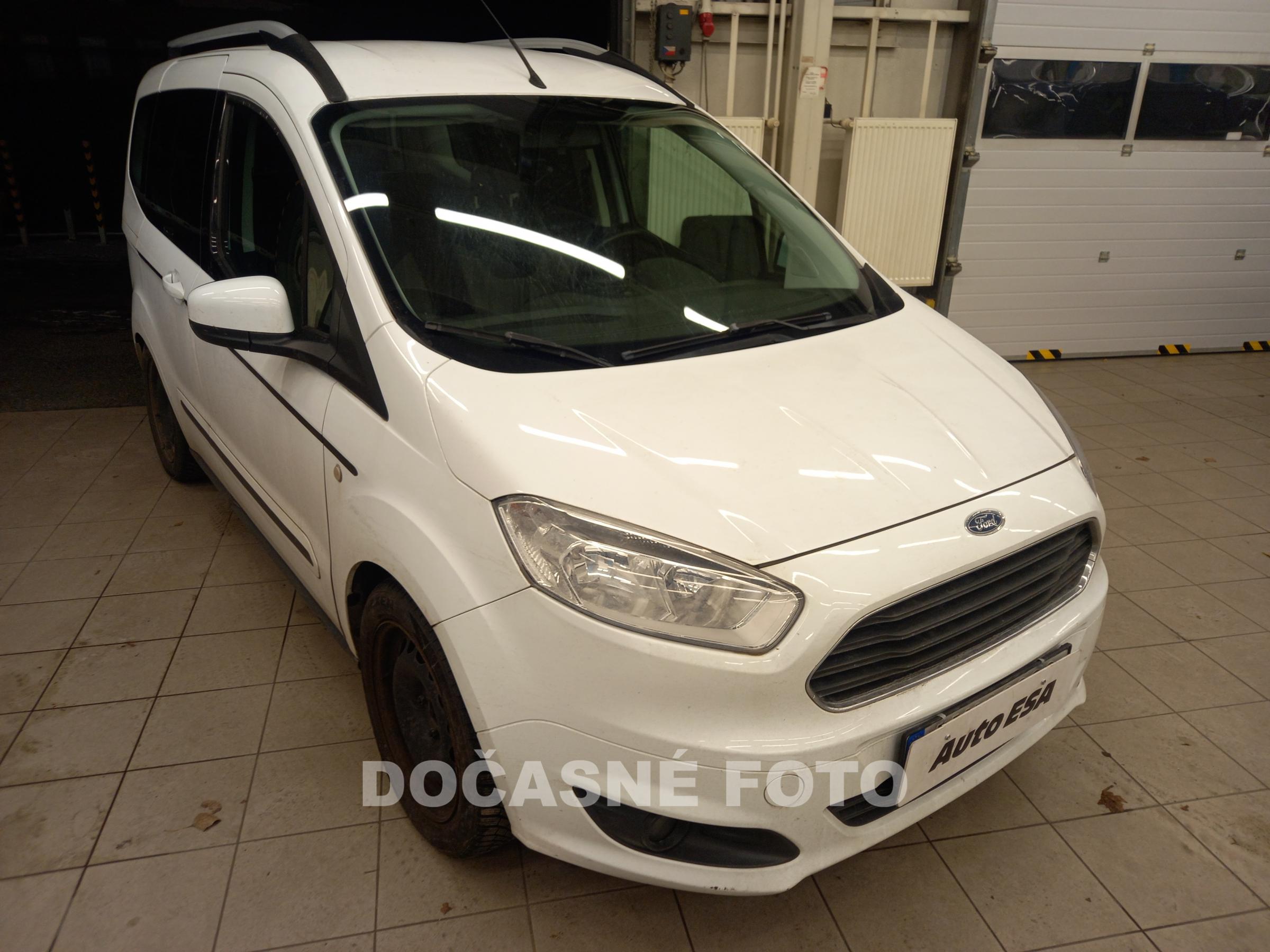 Ford Tourneo Courier, 2015