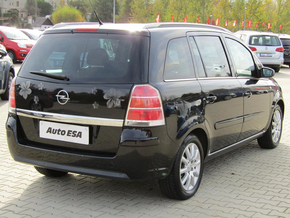 Opel Zafira 2.2i 