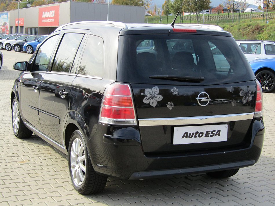 Opel Zafira 2.2i 