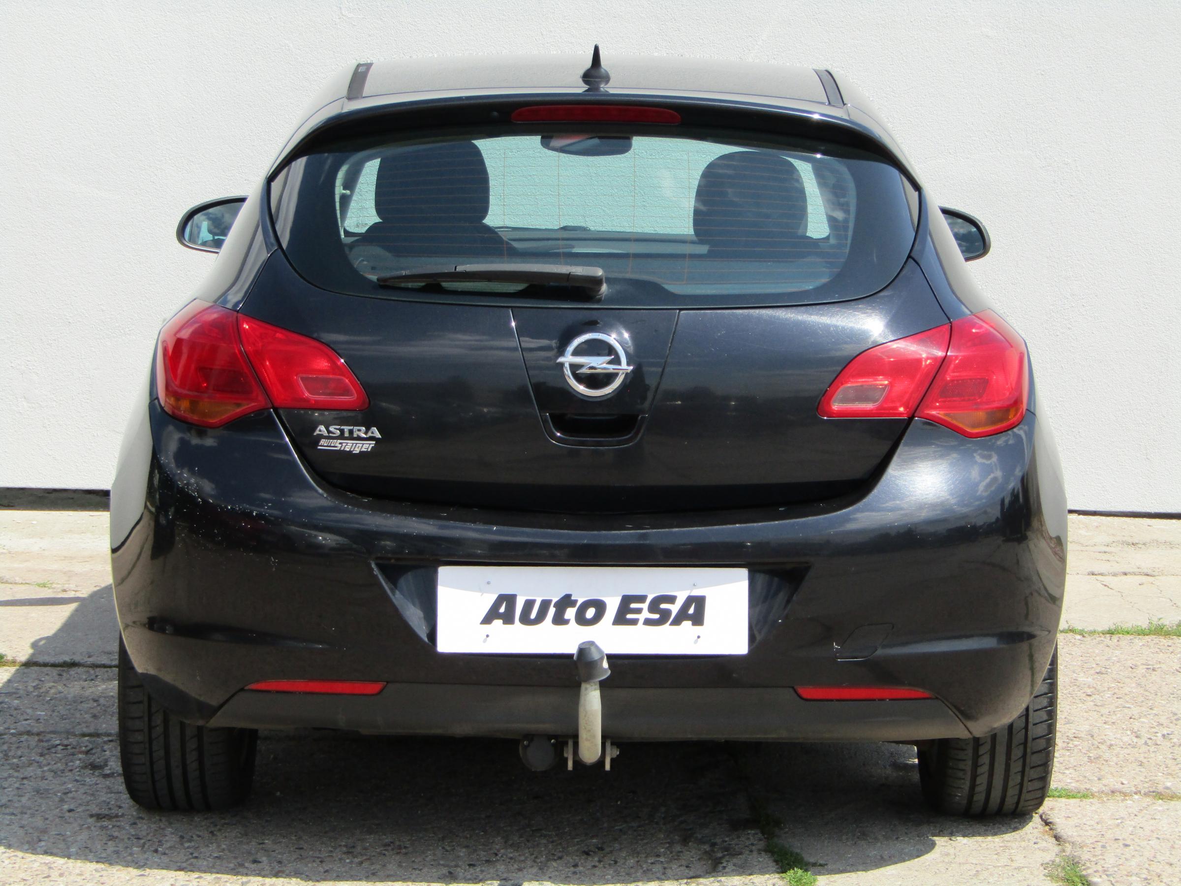 Opel Astra, 2011 - pohled č. 5