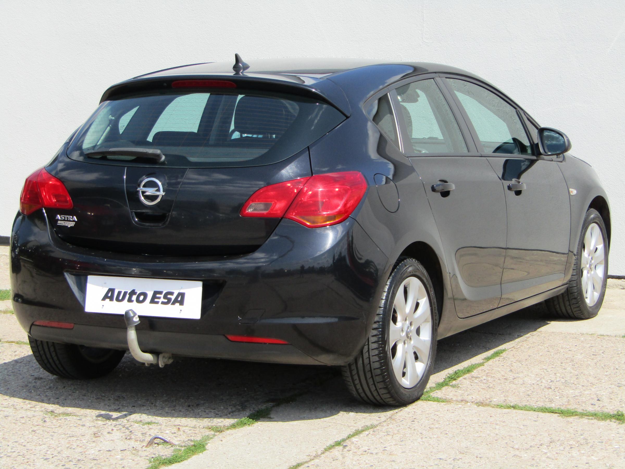 Opel Astra, 2011 - pohled č. 6