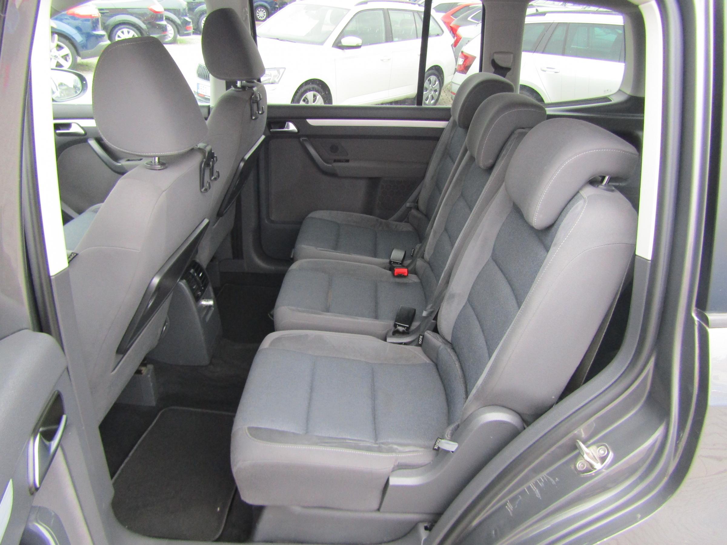 Volkswagen Touran, 2011 - pohled č. 13