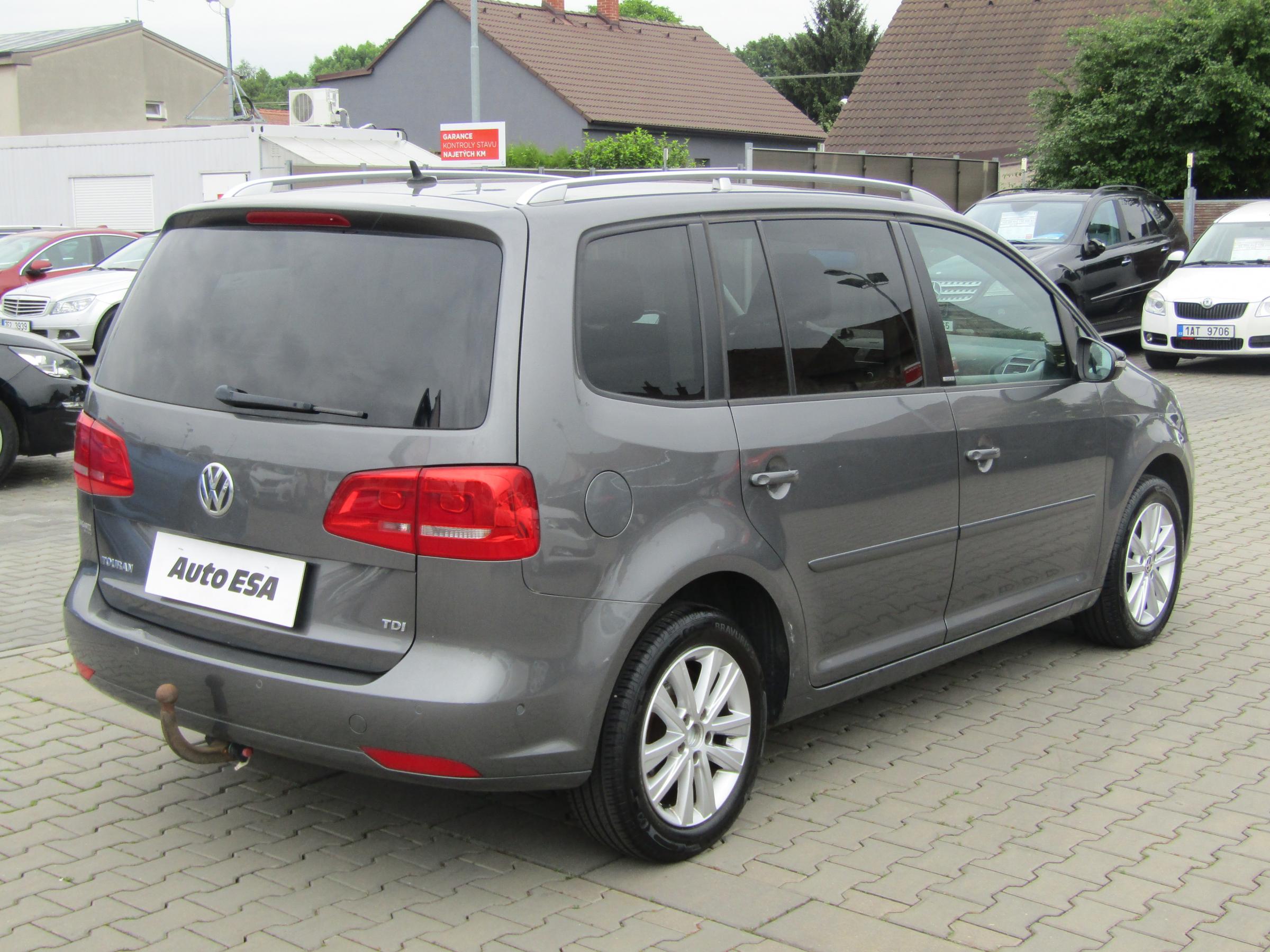 Volkswagen Touran, 2011 - pohled č. 4