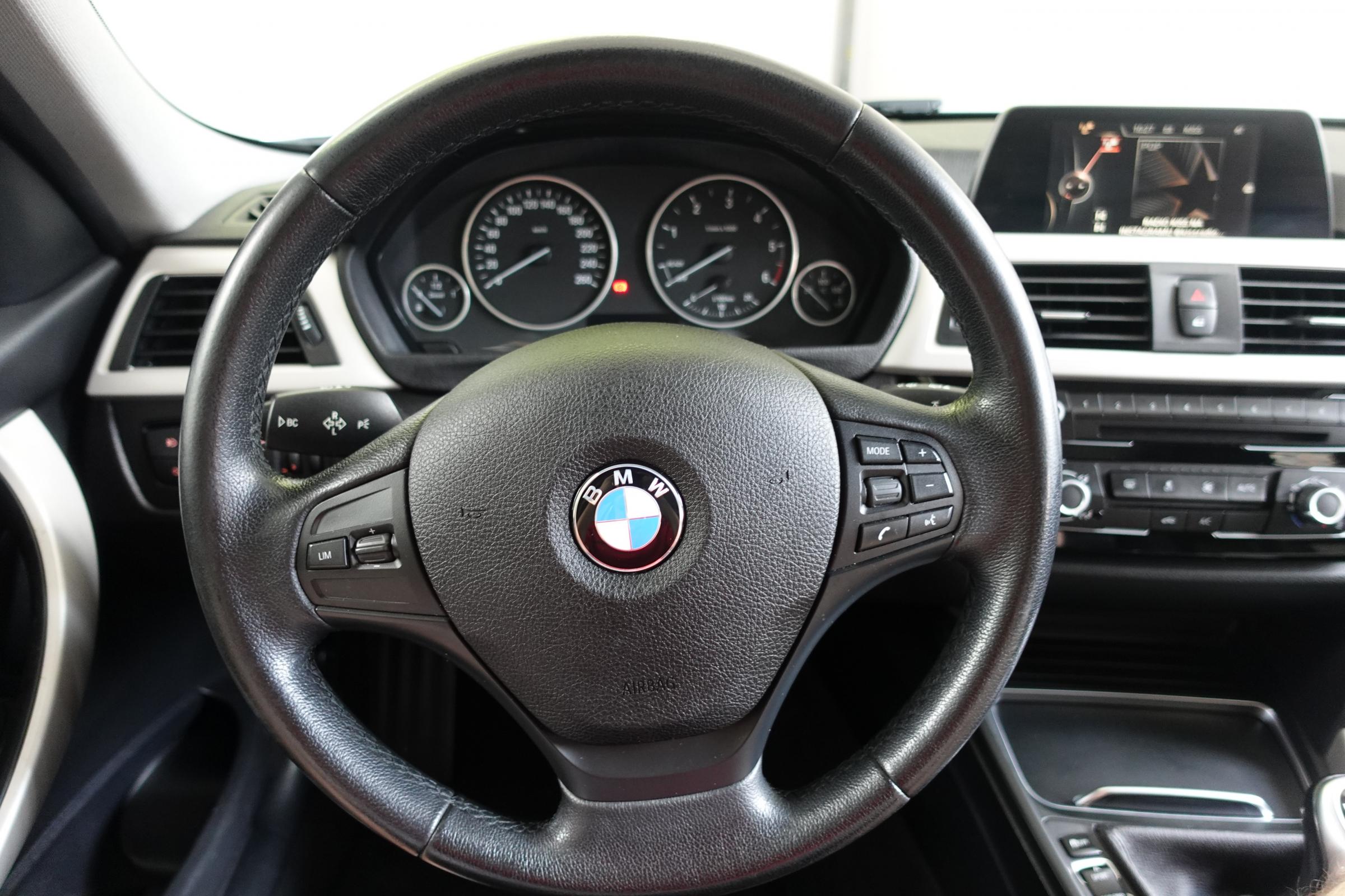 BMW Řada 3, 2017 - pohled č. 16