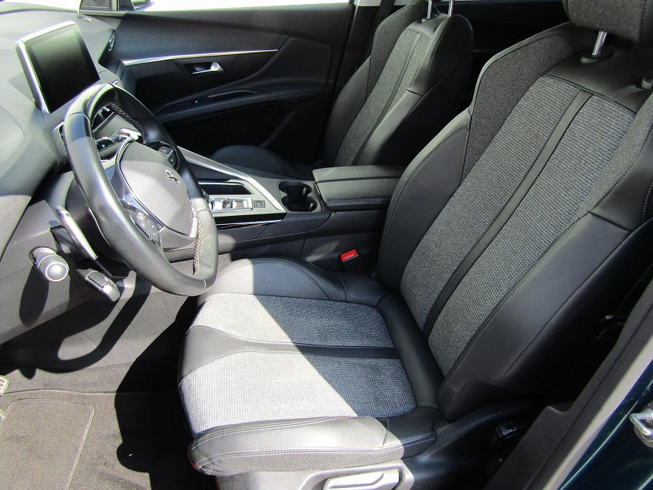 Peugeot 5008 1.5 HDi 