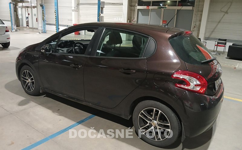 Peugeot 208 1.4i 