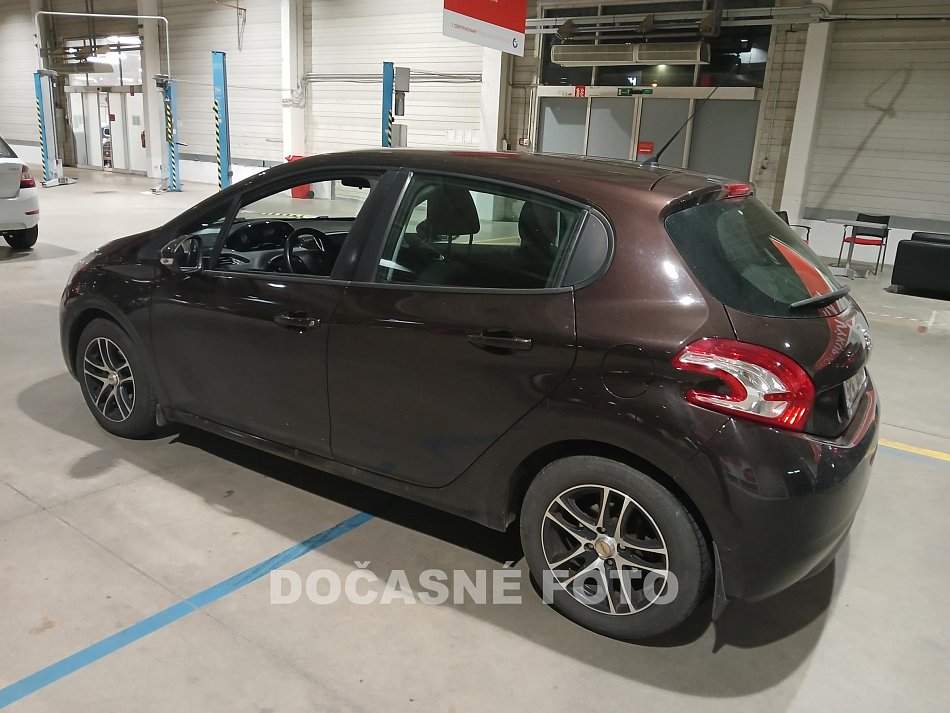 Peugeot 208 1.4i 