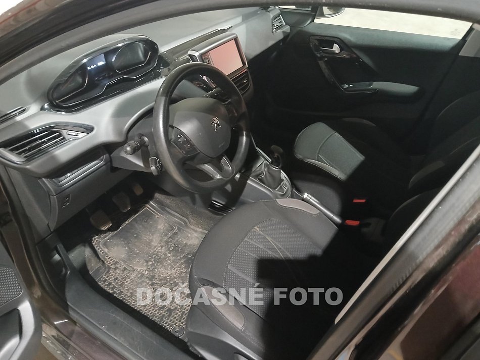 Peugeot 208 1.4i 