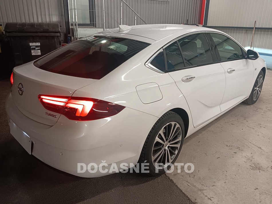 Opel Insignia 1.5T 