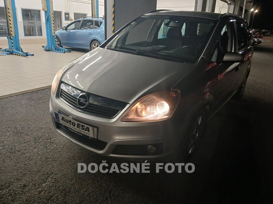 Opel Zafira 1.8i  7míst