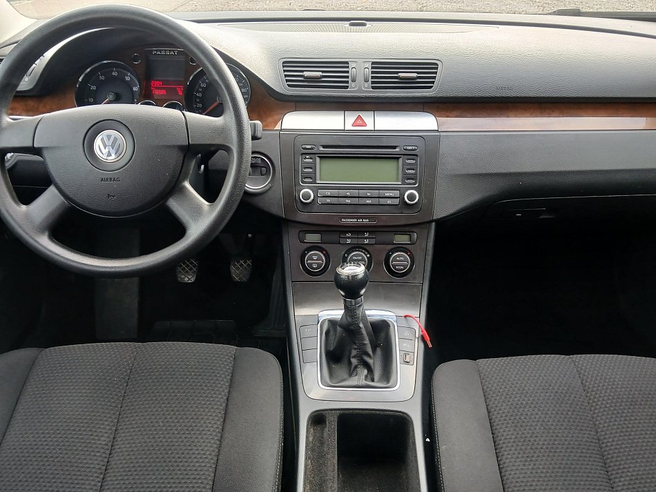 Volkswagen Passat 1.6i 