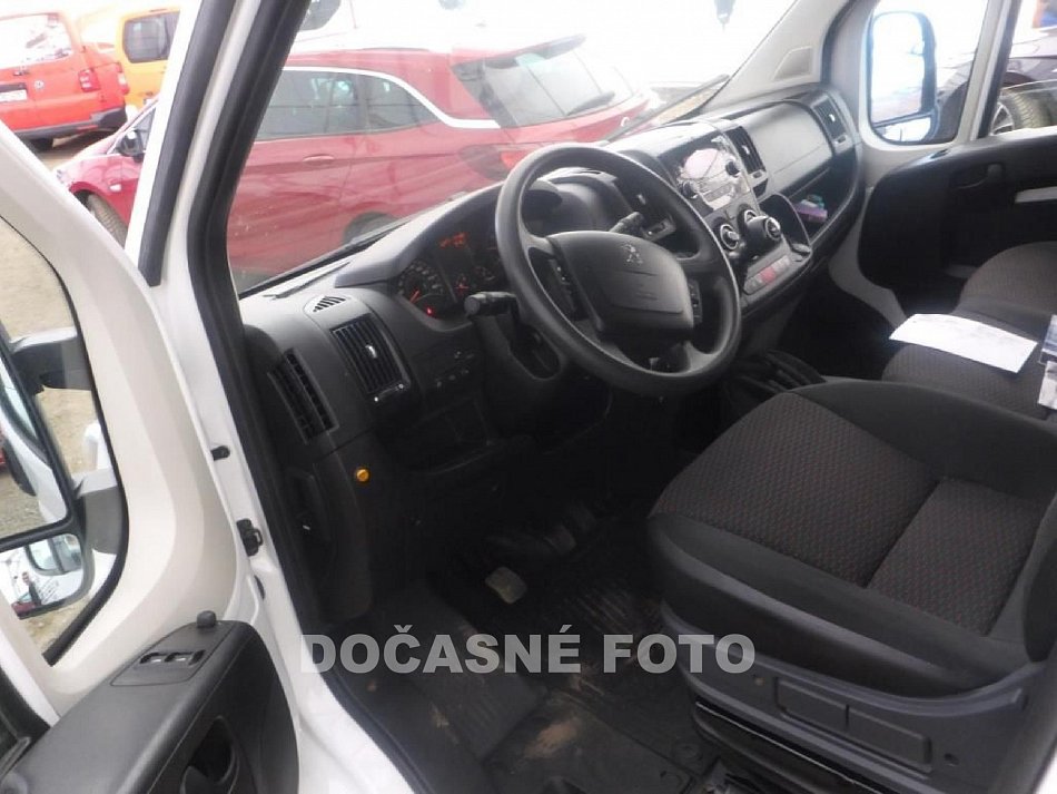 Peugeot Boxer 2.2HDi  7míst VALNÍK