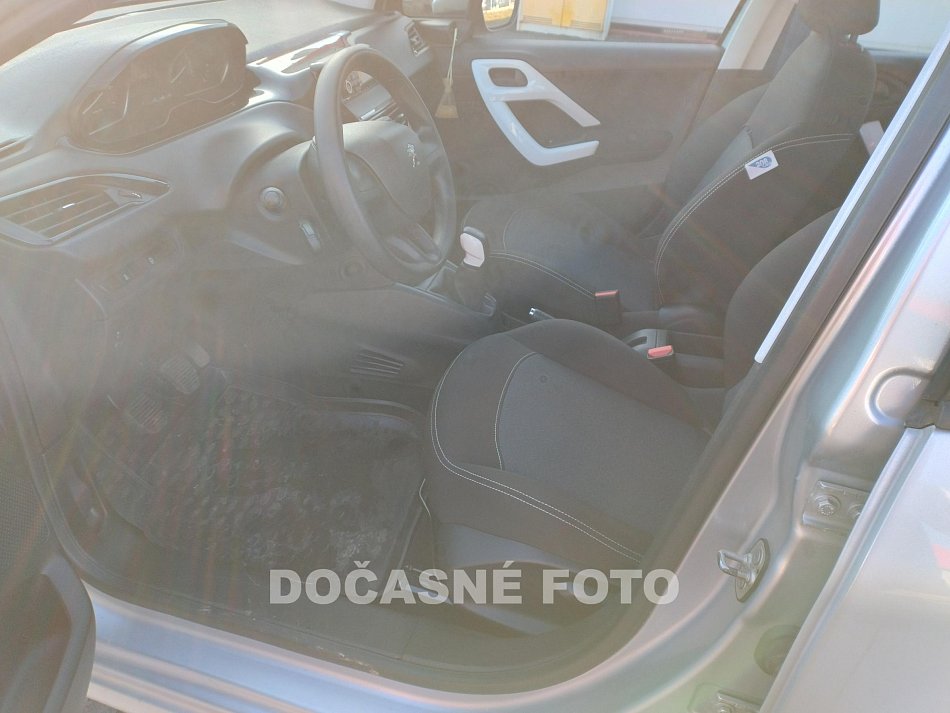 Peugeot 208 1.0i 