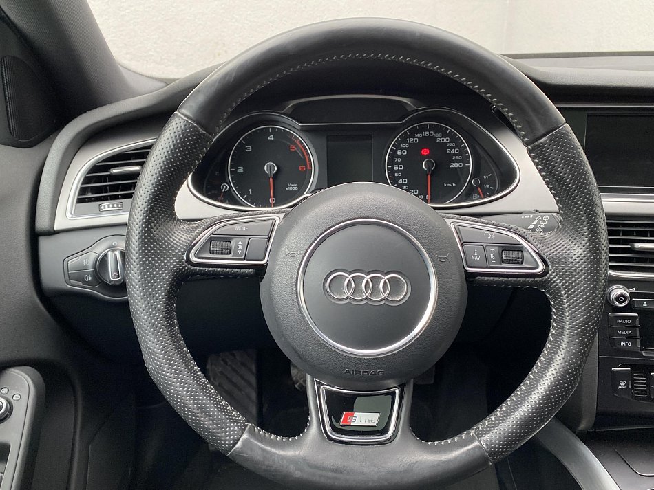 Audi A4 2.0 TDi S-line