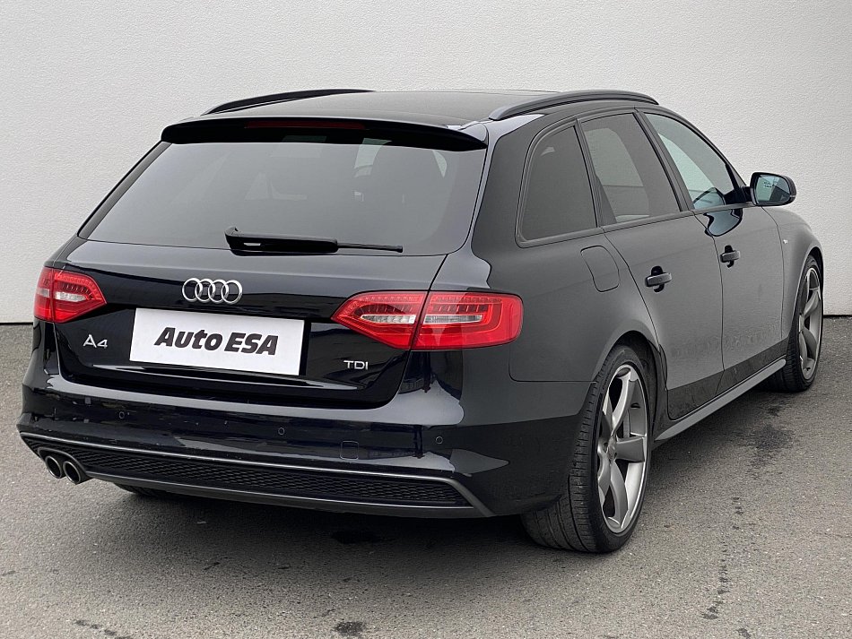 Audi A4 2.0 TDi S-line