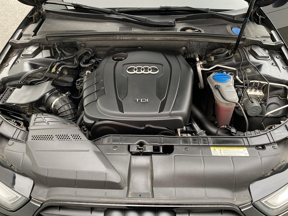 Audi A4 2.0 TDi S-line