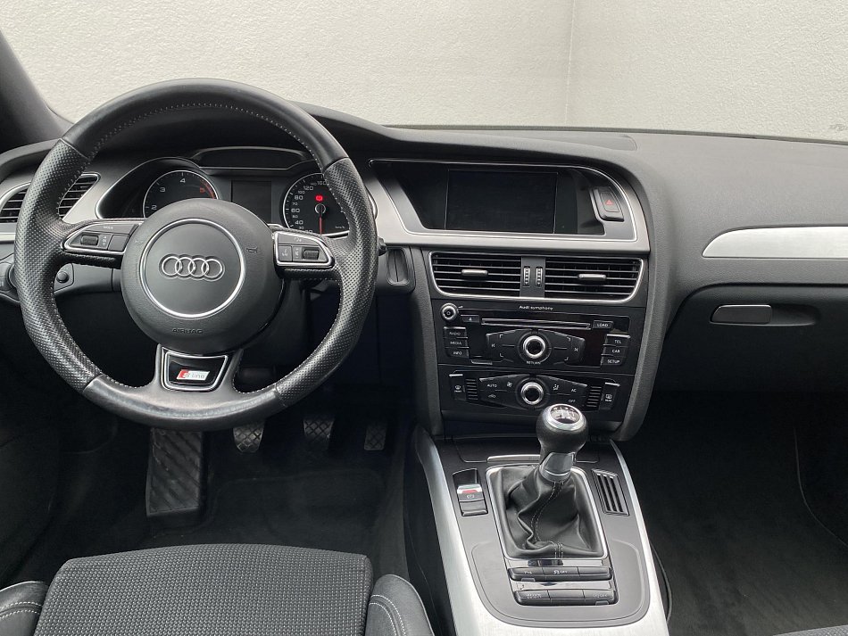 Audi A4 2.0 TDi S-line